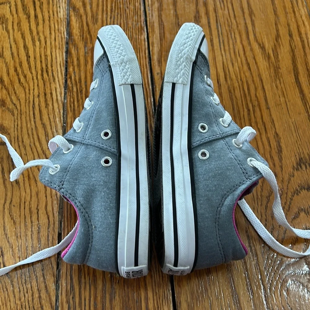 Converse All Star low profile sneakers. Gray and pink. Size Junior 2.